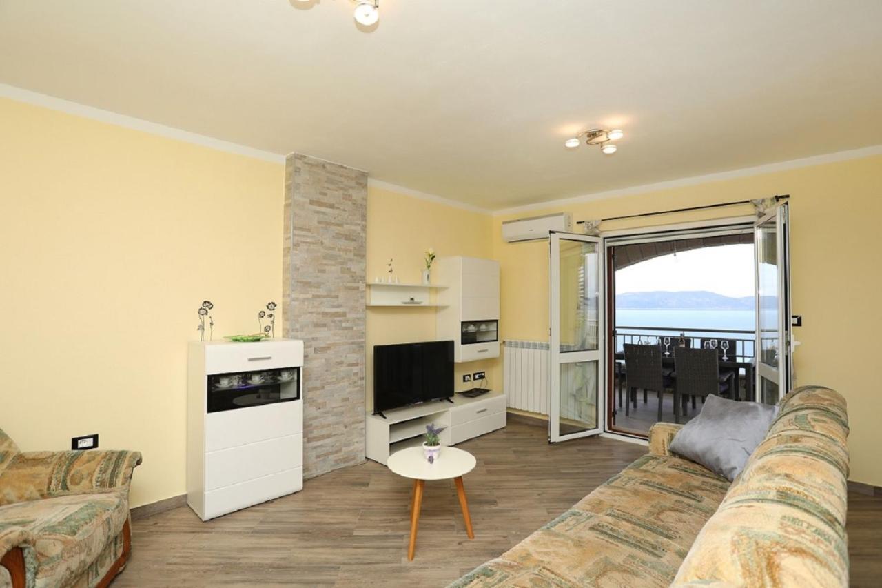 Victory Ravni Apartment Bagian luar foto