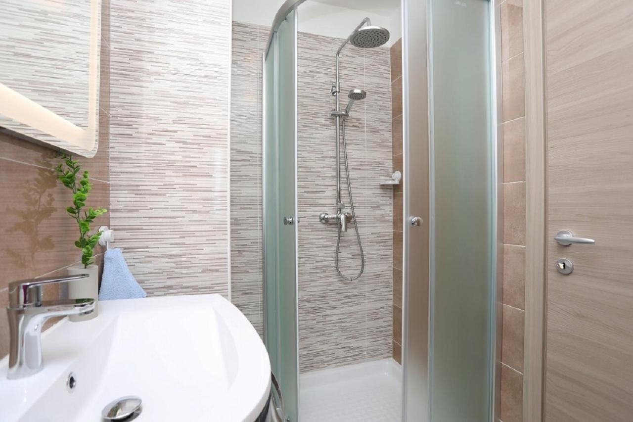 Victory Ravni Apartment Bagian luar foto