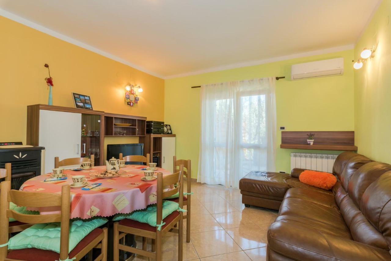 Victory Ravni Apartment Bagian luar foto