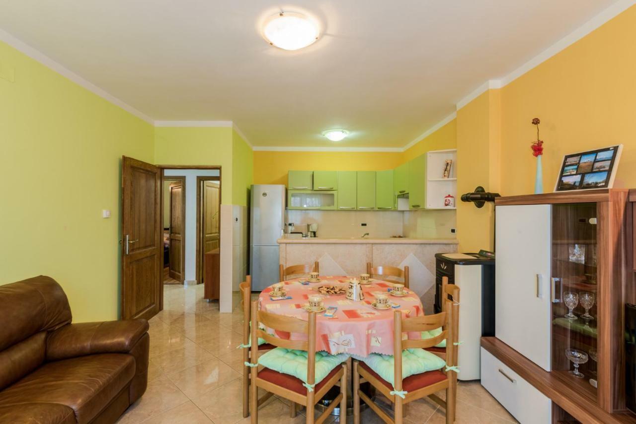 Victory Ravni Apartment Bagian luar foto